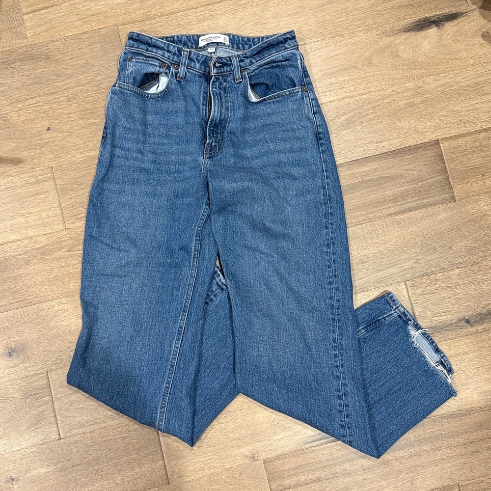 Abercrombie & Fitch Curve Love High Rise 90s Relaxed Jean